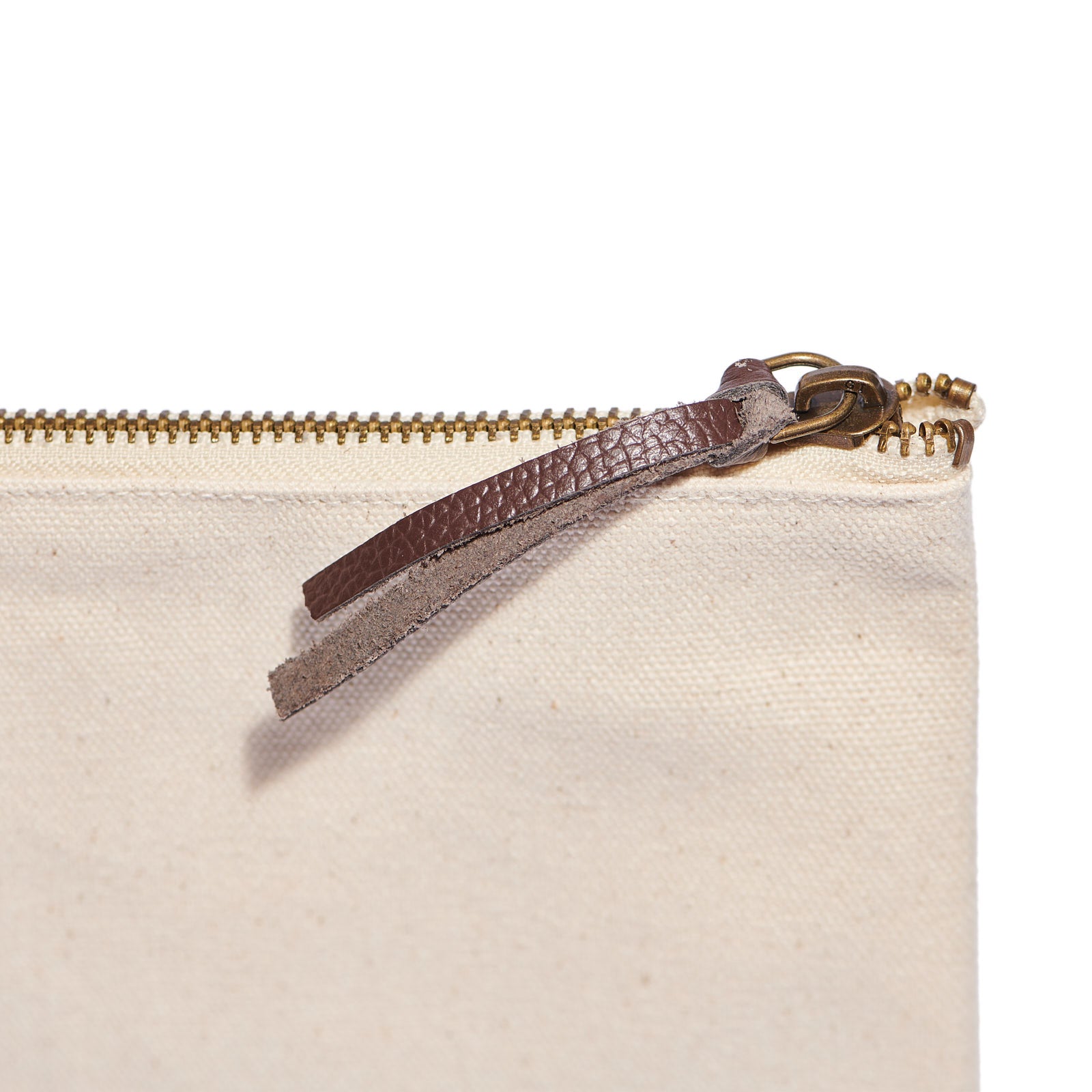 My 6 favorite A words: Airport Airplane Airport Lounge Arriving Adventure | Everyday bag